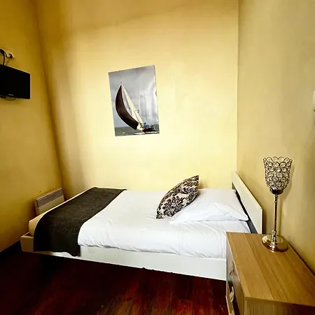 Hotel De La Paix 2*
